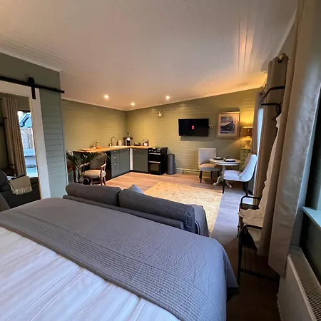 בקתה Luxurious One Bedroom Cabin With Private Hot Tub קיל איירן