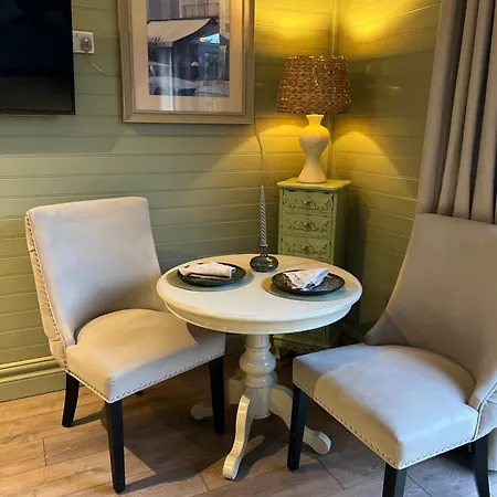 Luxurious One Bedroom Cabin With Private Hot Tub * Killarney