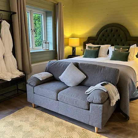 Chalet Luxurious One Bedroom Cabin With Private Hot Tub Killarney