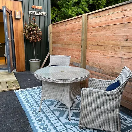 Luxurious One Bedroom Cabin With Private Hot Tub Chalet